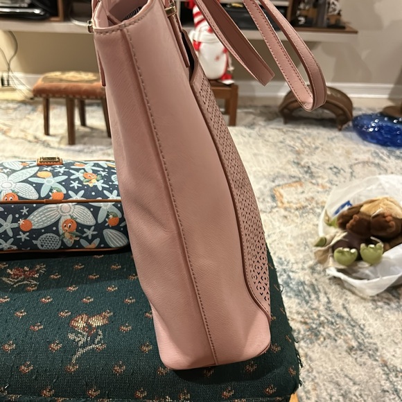 Kate Spade large tote, pink with embossed frontage - Picture 4 of 9